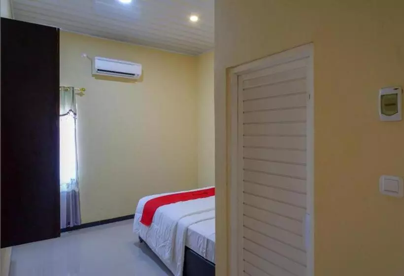 ペンション Reddoorz Syariah Near Alun Alun Pati