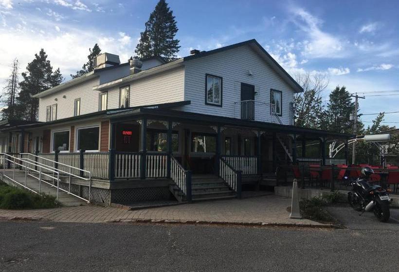 הוסטל Auberge Valcartier