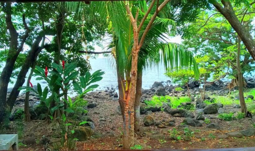 تختخواب و صبحانه Rocks Beach