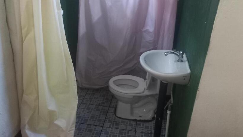 تختخواب و صبحانه Rocks Beach