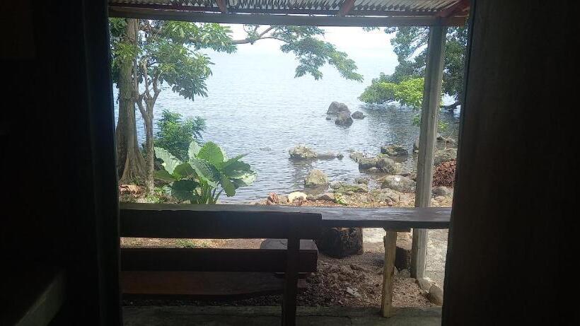 تختخواب و صبحانه Rocks Beach