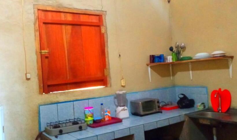 تختخواب و صبحانه Rocks Beach