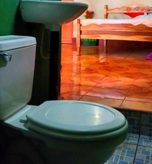 تختخواب و صبحانه Rocks Beach