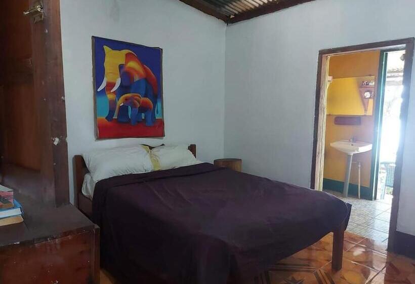 تختخواب و صبحانه Rocks Beach