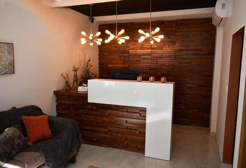 Отель California Comfort & Suites