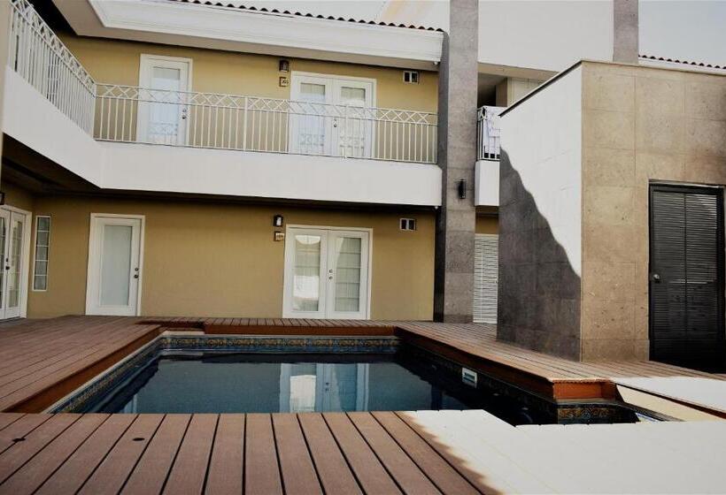 Отель California Comfort & Suites