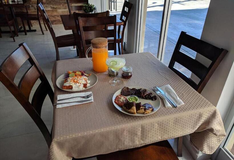 Отель California Comfort & Suites