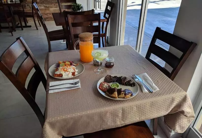 Hotelli California Comfort & Suites