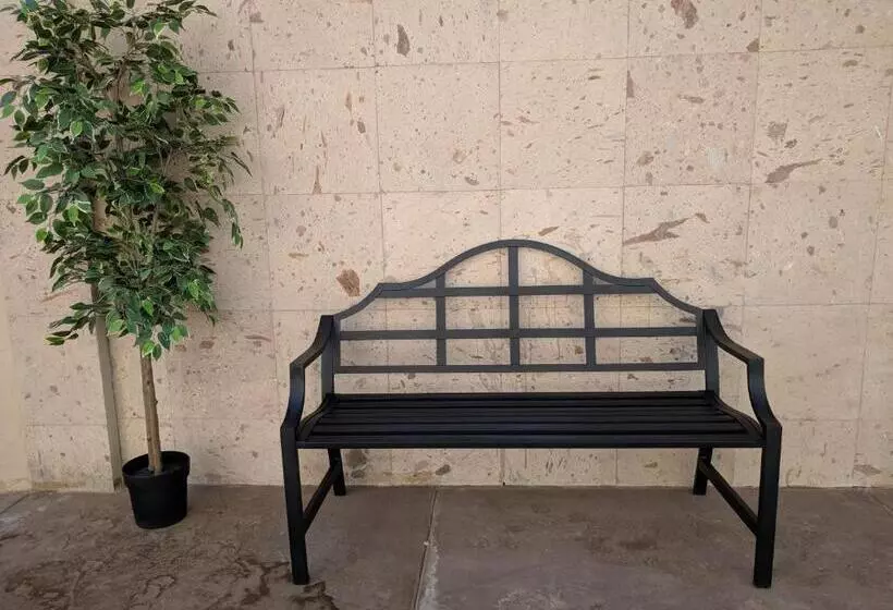 Hotelli California Comfort & Suites