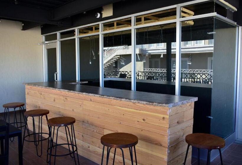 Отель California Comfort & Suites