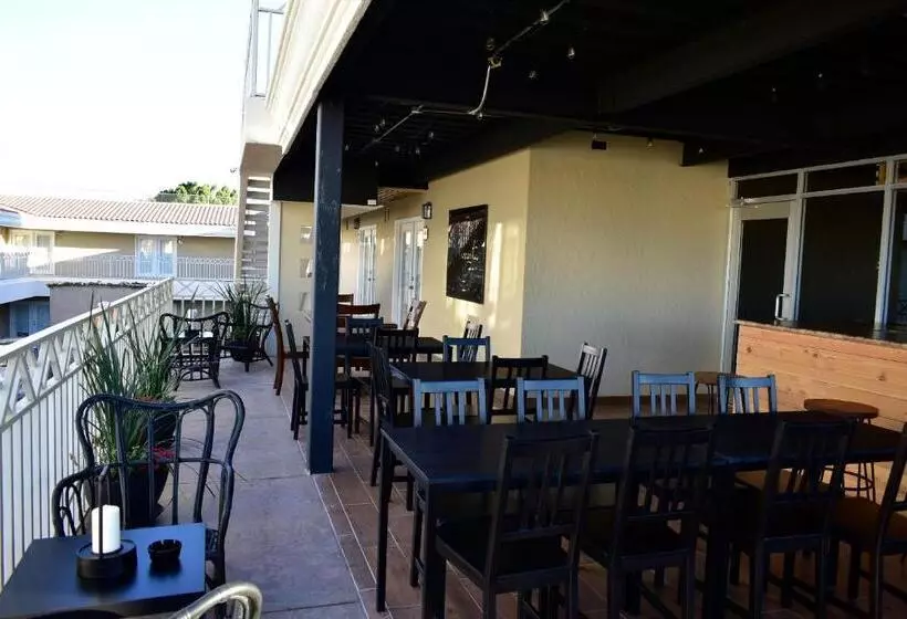 Hotelli California Comfort & Suites