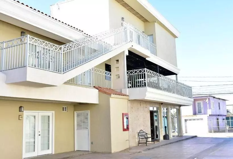 Hotelli California Comfort & Suites