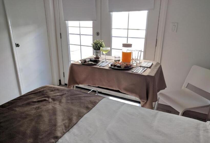 Отель California Comfort & Suites