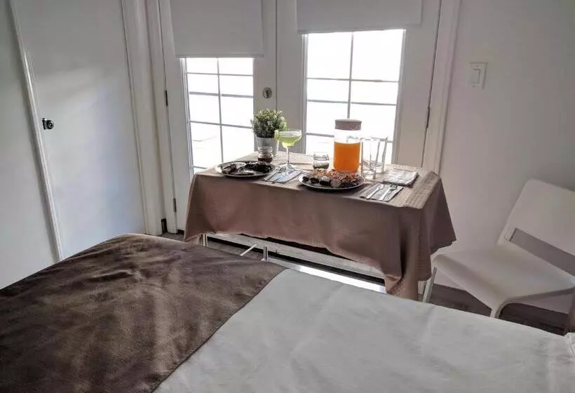 Hotelli California Comfort & Suites