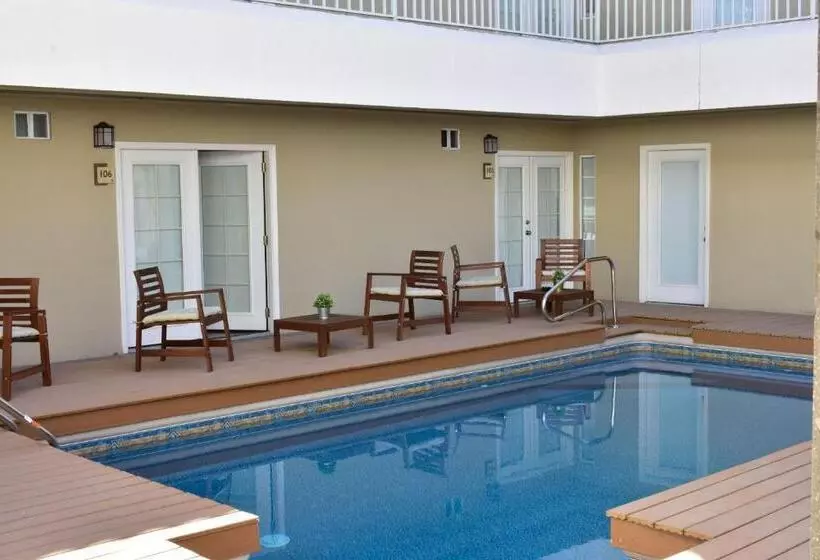 Hotelli California Comfort & Suites