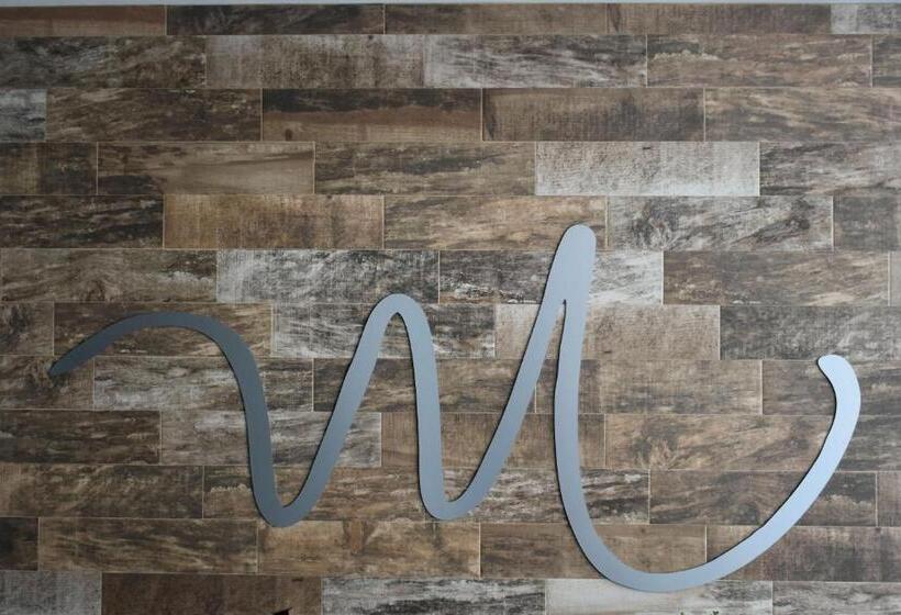 Отель California Comfort & Suites