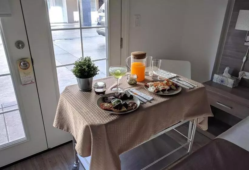 Hotelli California Comfort & Suites