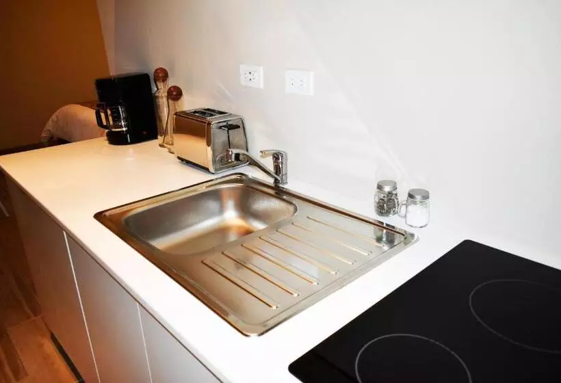 Hotelli California Comfort & Suites