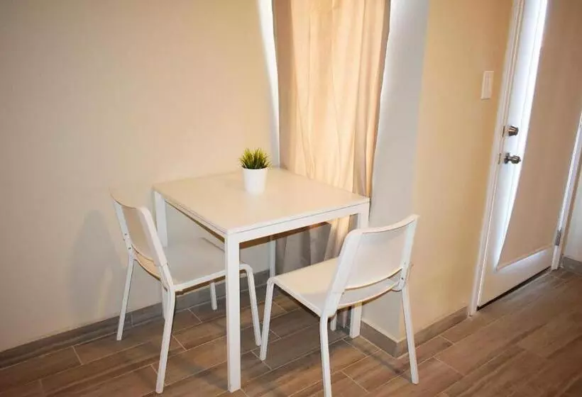 Hotelli California Comfort & Suites