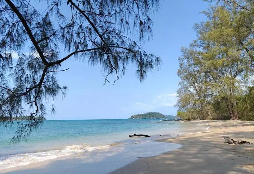 ペンション Crusoe Koh Takiev Island