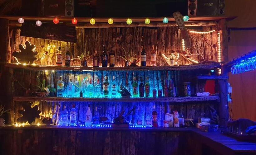 Pensão Crusoe Koh Takiev Island