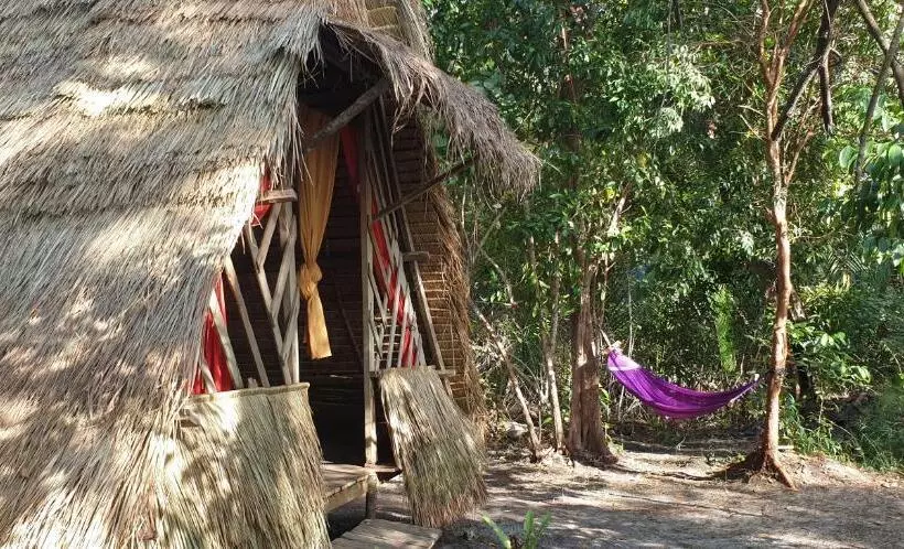 ペンション Crusoe Koh Takiev Island