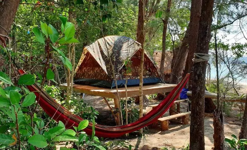 ペンション Crusoe Koh Takiev Island