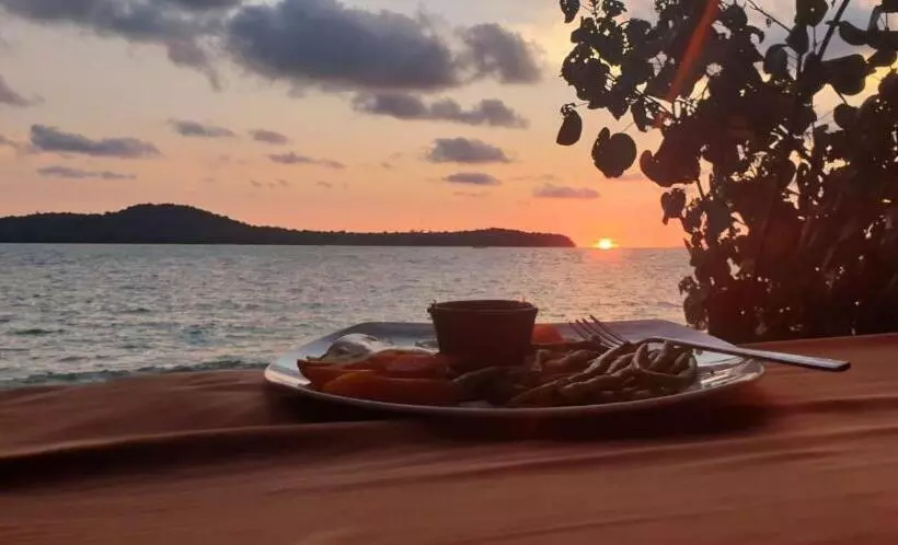 ペンション Crusoe Koh Takiev Island