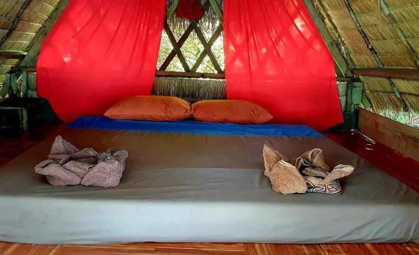 ペンション Crusoe Koh Takiev Island