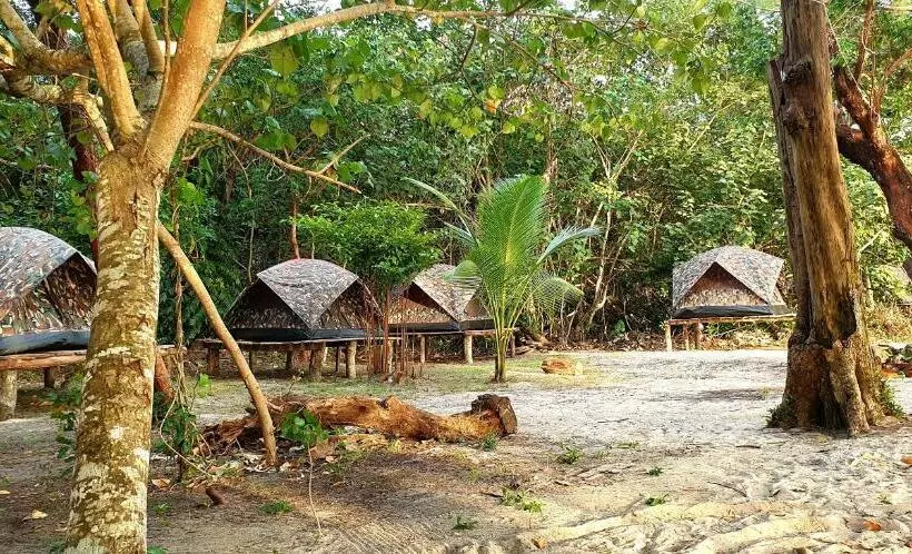 ペンション Crusoe Koh Takiev Island