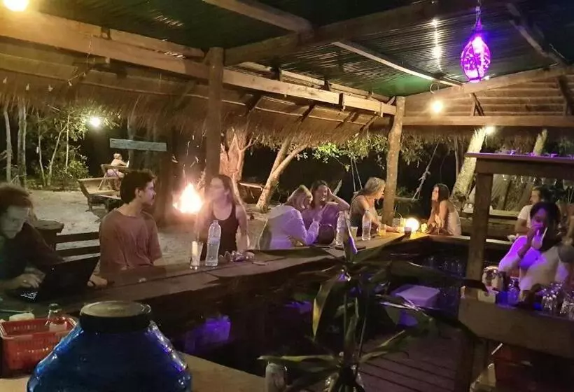 ペンション Crusoe Koh Takiev Island