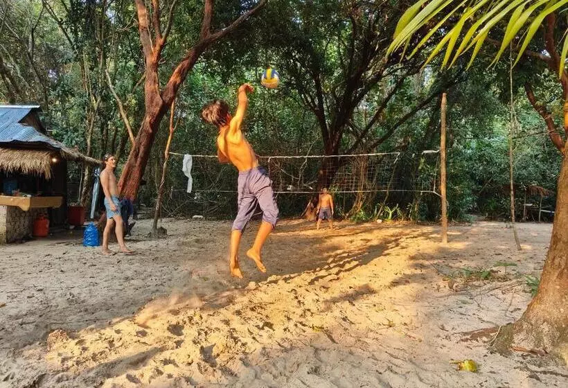 ペンション Crusoe Koh Takiev Island