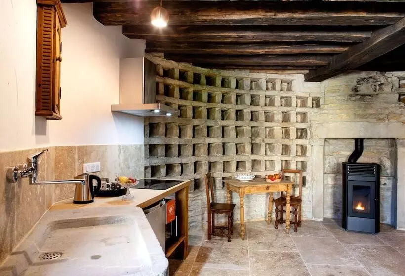 Majatalo L Hote Antique   Maison D Hote  4 Suites Avec Cuisine