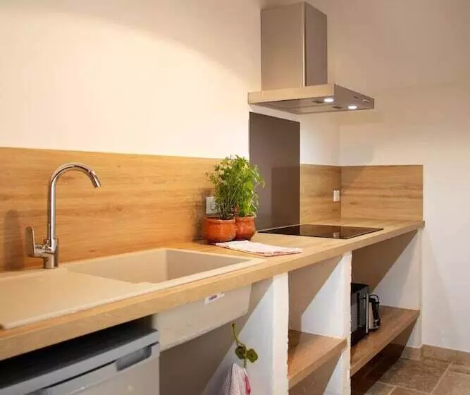 Majatalo L Hote Antique   Maison D Hote  4 Suites Avec Cuisine