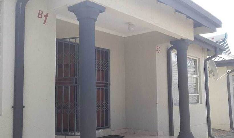 פנסיון Naledi Lodge & Guest Houses