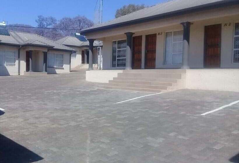 פנסיון Naledi Lodge & Guest Houses