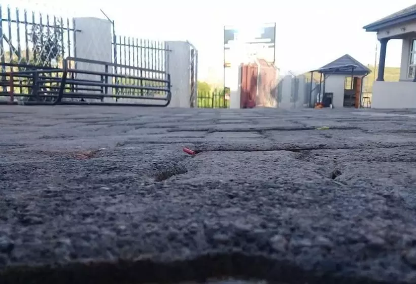 ペンション Naledi Lodge & Guest Houses