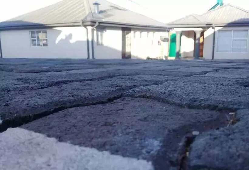 ペンション Naledi Lodge & Guest Houses