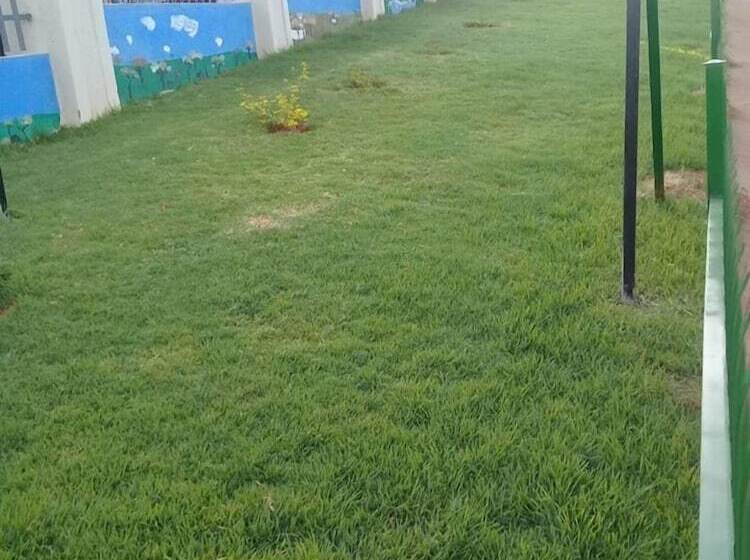 פנסיון Naledi Lodge & Guest Houses