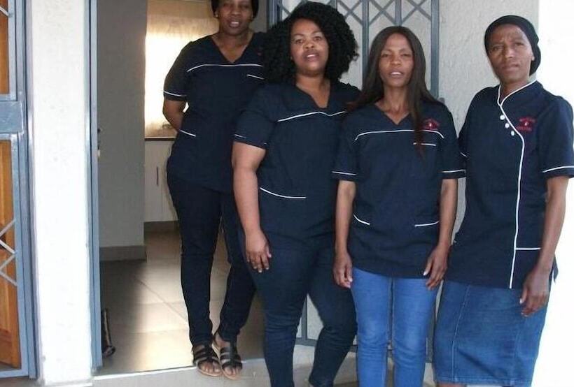 פנסיון Naledi Lodge & Guest Houses