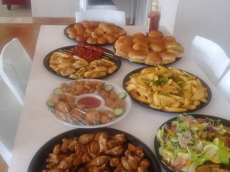 פנסיון Naledi Lodge & Guest Houses