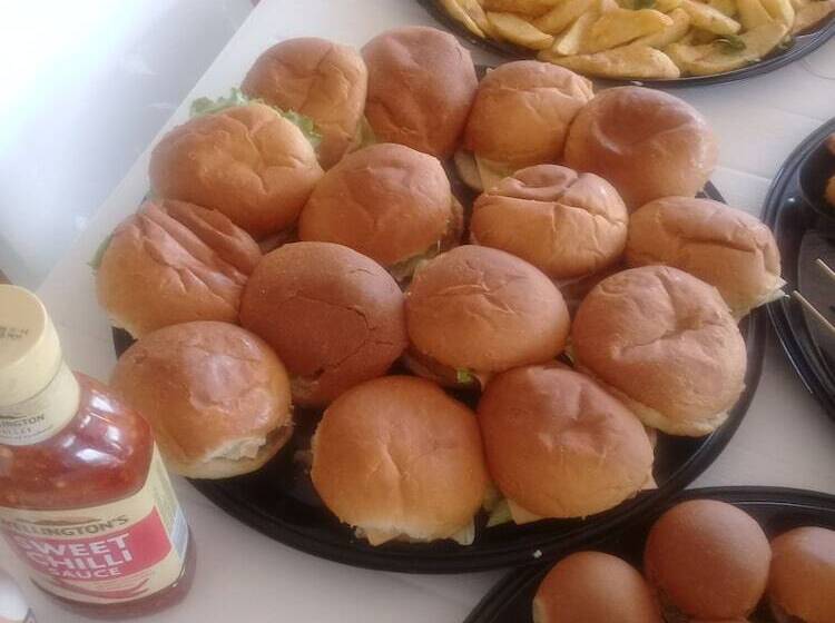 פנסיון Naledi Lodge & Guest Houses