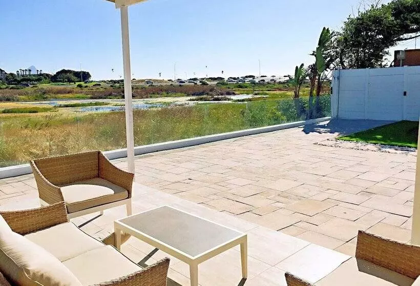 Majatalo Peach On Beach Boutique Guesthouse