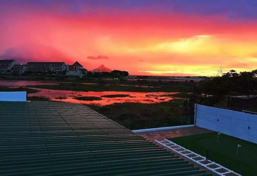 Majatalo Peach On Beach Boutique Guesthouse