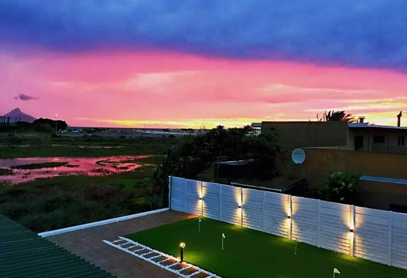 Majatalo Peach On Beach Boutique Guesthouse