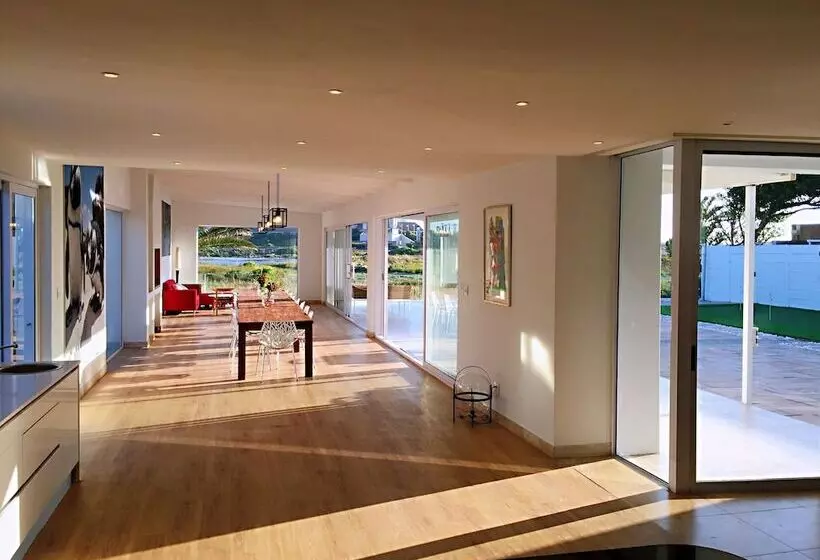 Majatalo Peach On Beach Boutique Guesthouse