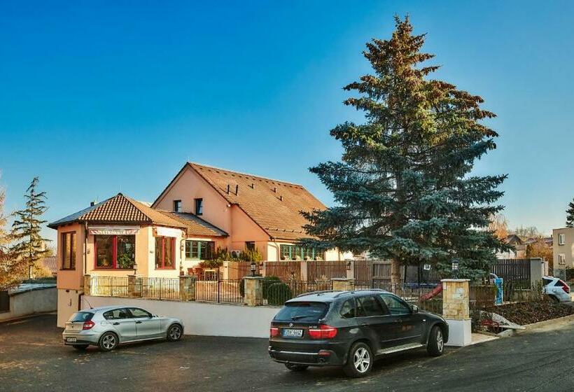 Panzió Penzion Al Capone Mníšek