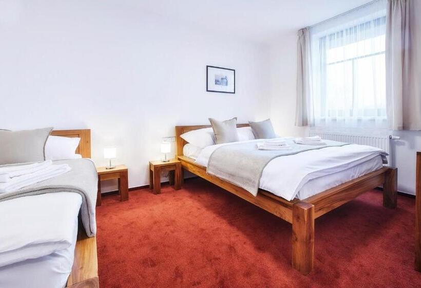 Panzió Penzion Al Capone Mníšek