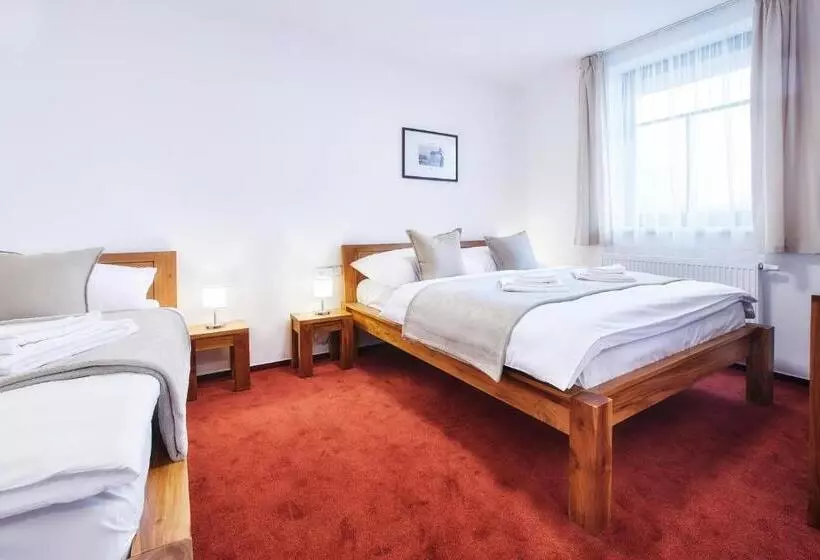 Majatalo Penzion Al Capone Mníšek