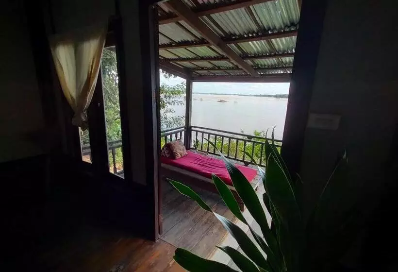 ペンション Pomelo Restaurant And Guesthouse S Fishermen & A Tammarine Bungalow Riverfront   Immerse In Nature